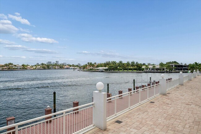 Building Photo - 511 Bayshore Dr