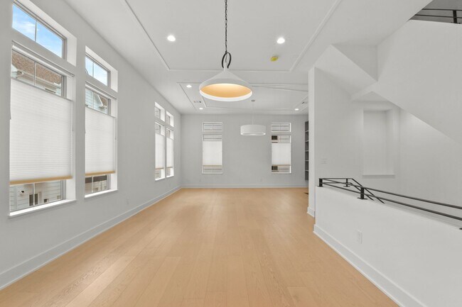 Building Photo - Exclusive Montrose Residence W/ High-End D...