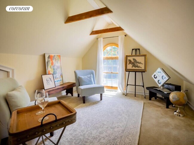 Building Photo - 1532 Noyack Rd