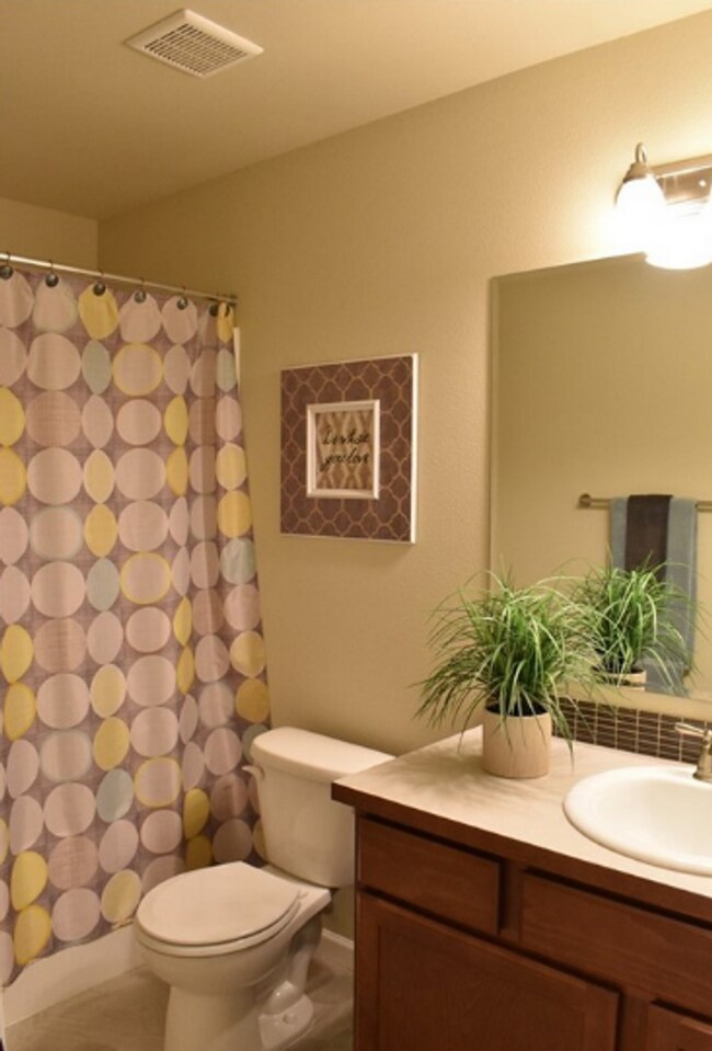 Building Photo - Main floor master suite! 4 bedroom luxury ...