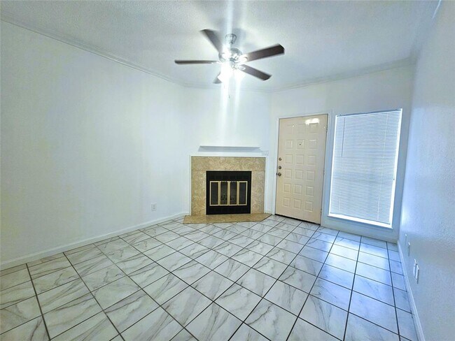 Building Photo - 921 Marine Dr