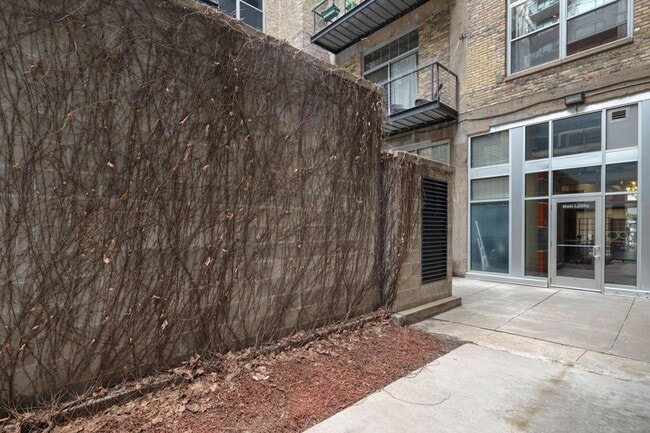 Building Photo - 521 S 7th St