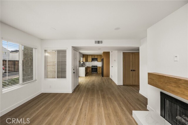 Building Photo - 2565 Santa Ana Ave