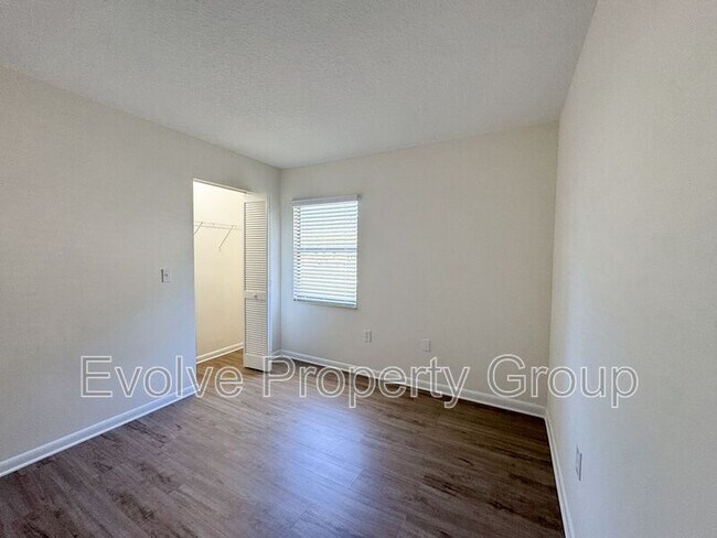 Building Photo - 10 Bren Mar Ln