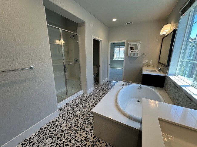 Building Photo - Stunning 4 Bedroom, 3 Bath Mountain House Home