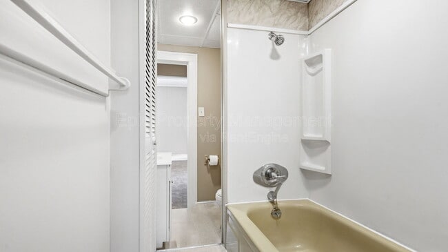Building Photo - 1511 E Harry Ave