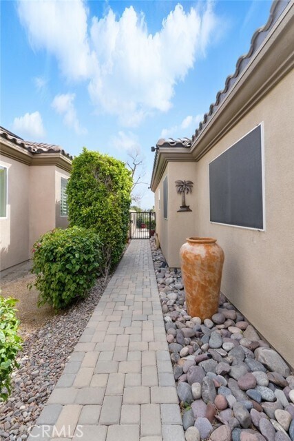 Building Photo - 49880 Bates Dr
