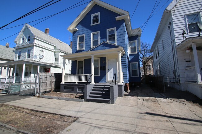 Building Photo - 273 Lloyd St