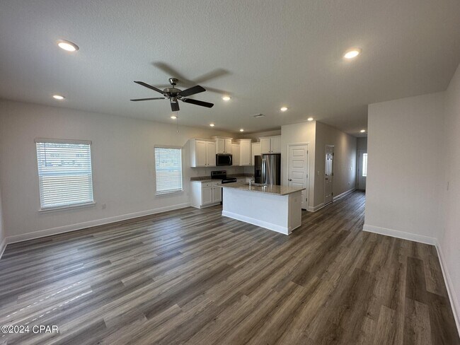 Building Photo - 488 Melrose Wy