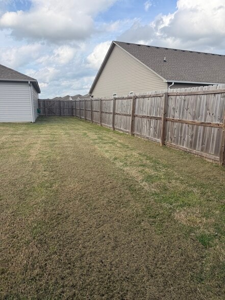 Building Photo - 2309 Pinewood Ave