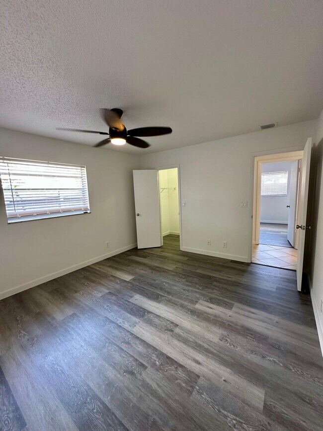 Building Photo - 8698 SE Hobe Ridge Ave