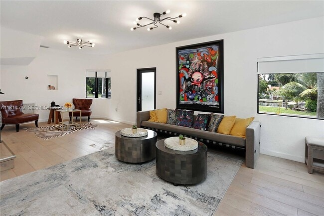 Building Photo - 1109 NE 89th St