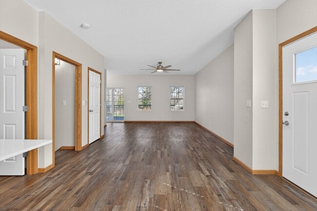 Building Photo - 3 Bedroom 3.5 bath