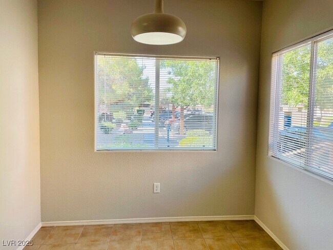 Building Photo - 1050 E Cactus Ave