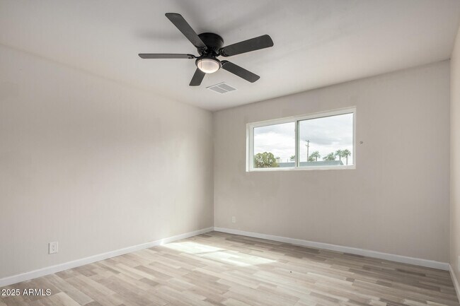 Building Photo - 3626 W Elm St