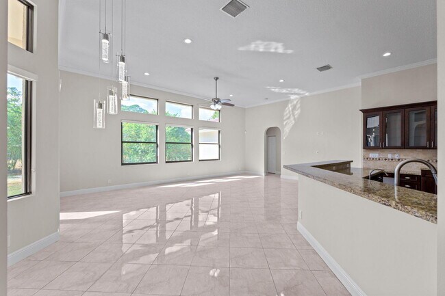 Building Photo - 16596 82nd Rd N