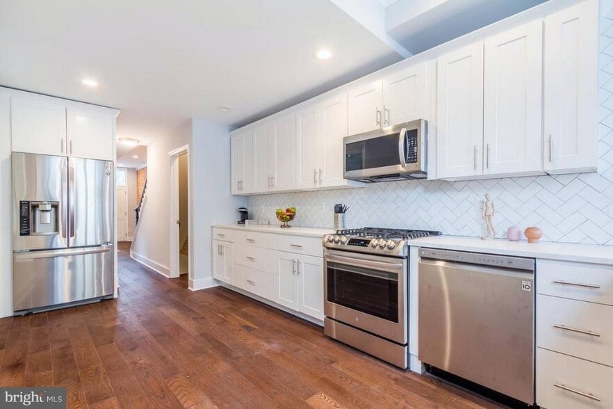 Building Photo - 9 E Fort Ave