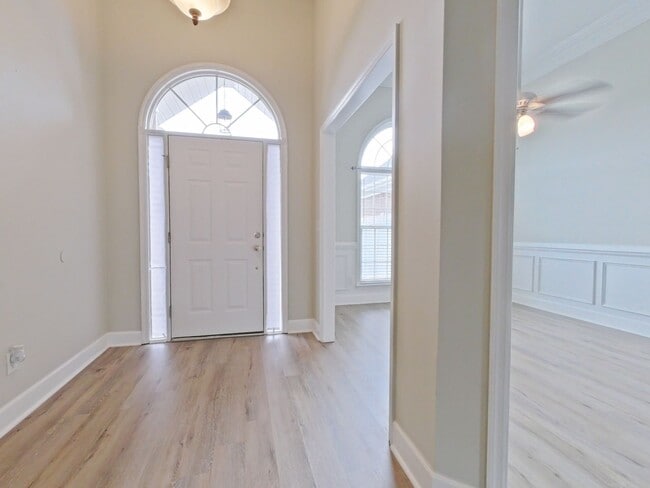 Building Photo - 4858 Somerset Dr
