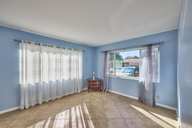 Building Photo - 5720 NE 22nd Way