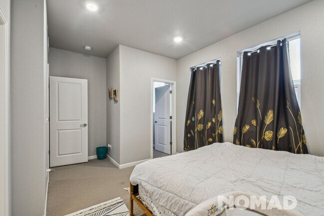 Building Photo - Charming 3BR Townhome in Castle Pines