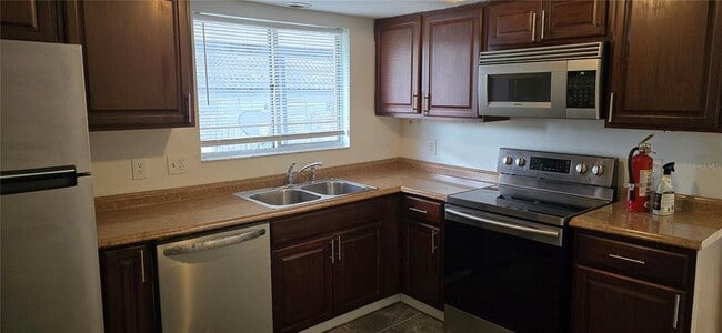 Building Photo - 2237 Greenview Cir