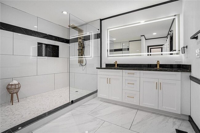 Building Photo - 788 Sherwood Rd N W