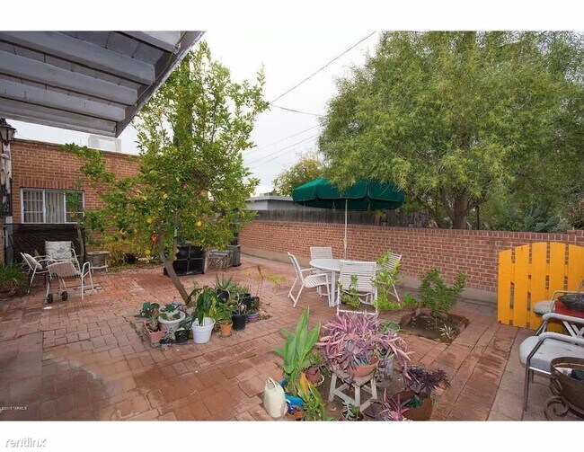 Building Photo - 1 br, 1 bath 4plex - 2919 East 10th Street