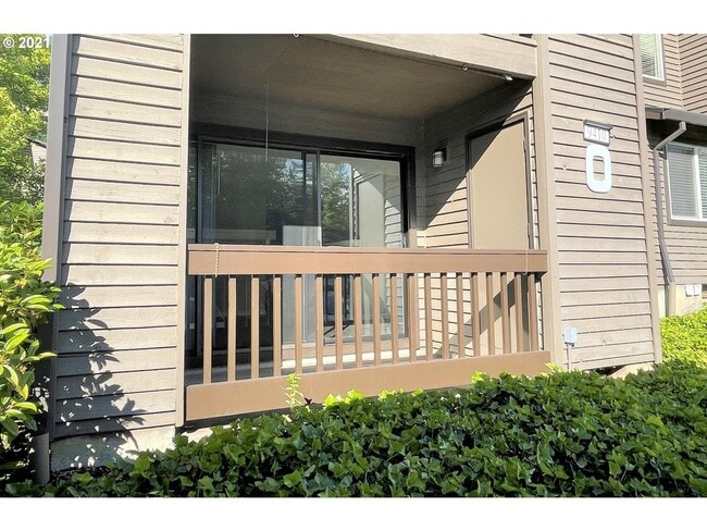 Building Photo - 2 Bedroom 2 Bathroom Ground Floor Condo in Murrayhill