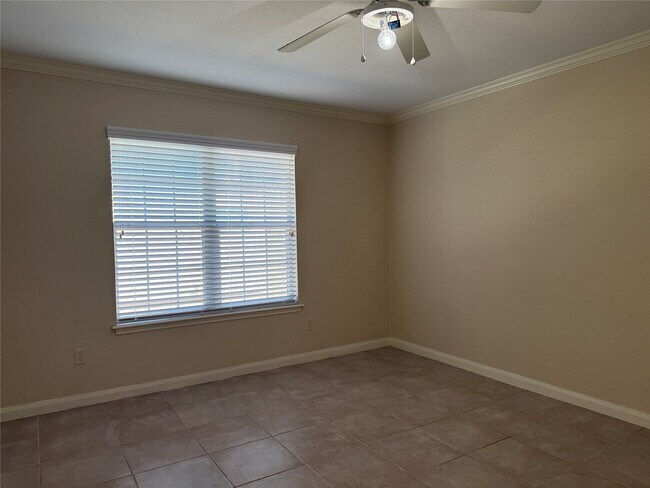 Building Photo - 1223 Augusta Dr