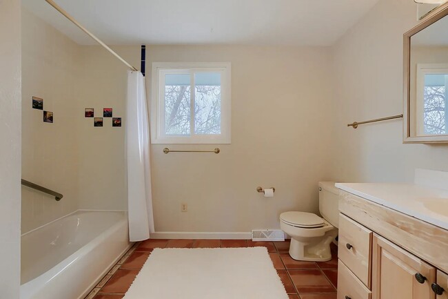 Building Photo - 4556 Apple Way