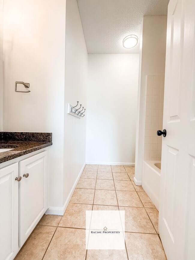 Building Photo - Updated home in Hammett Crossing!