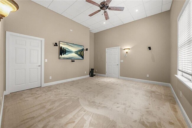 Building Photo - 225 Lake Summit View