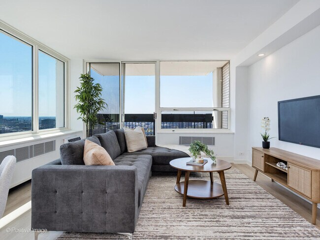 Building Photo - 1455 N Sandburg Terrace