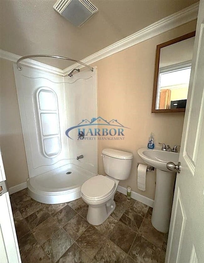 Building Photo - Charming Studio-Style Home with Ocean View...