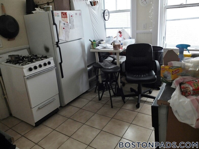 Building Photo - 447 Park Dr