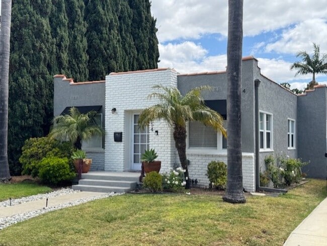 Building Photo - Modern-Brand New back house