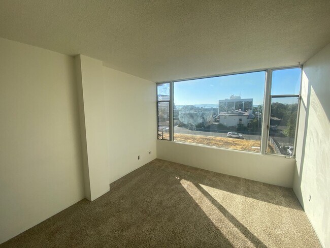 Building Photo - 280 Island Ave