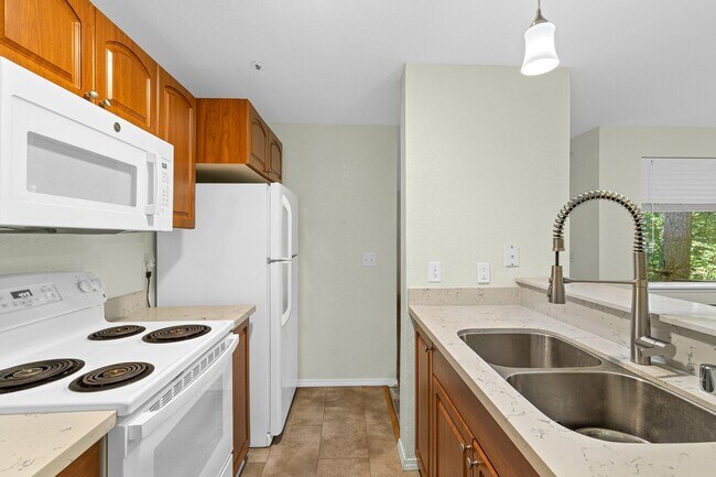 Building Photo - 19230 Forest Park Dr NE