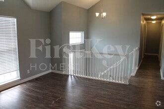 Building Photo - 1700 Briarwood Ln