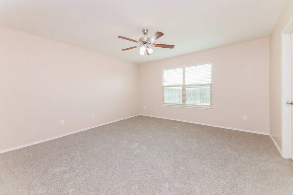 Building Photo - 2033 Club Oak Dr