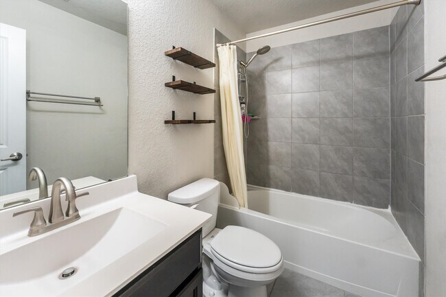 Building Photo - 3206 Sumac Dr