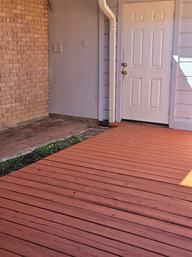 Building Photo - 1353 Ramada Dr