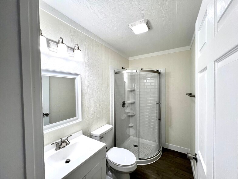 Building Photo - 1623 E Sullenberger Ave