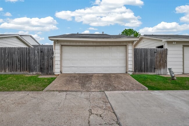 Building Photo - 6375 S Briar Bayou Dr