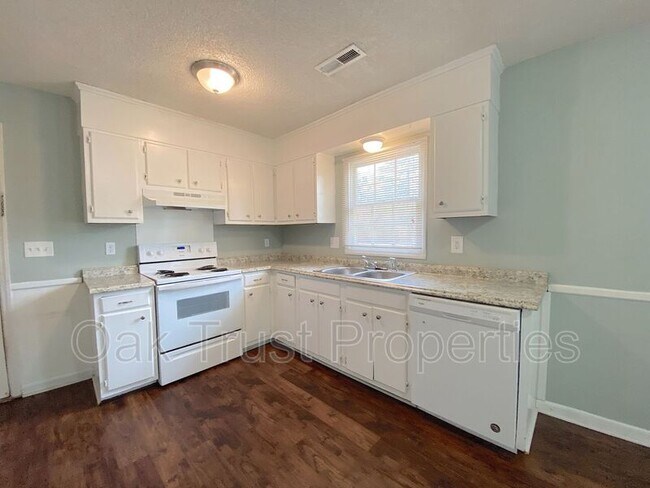 Building Photo - 109 Red Cedar Dr