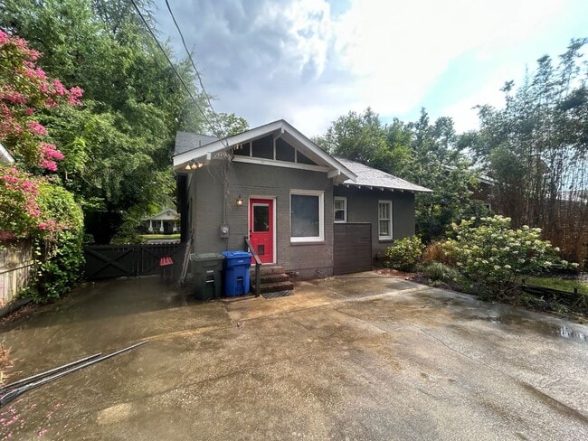 Building Photo - 2827 Wilmot Ave