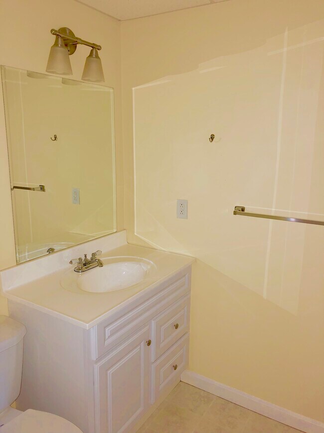 Building Photo - 14 New Zealand Rd