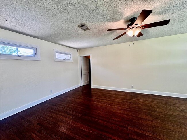 Building Photo - 1610 Wilshire Blvd