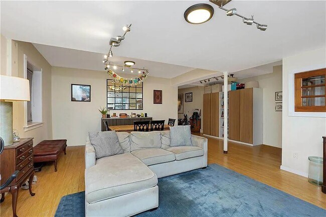 Building Photo - 67 Seeley St