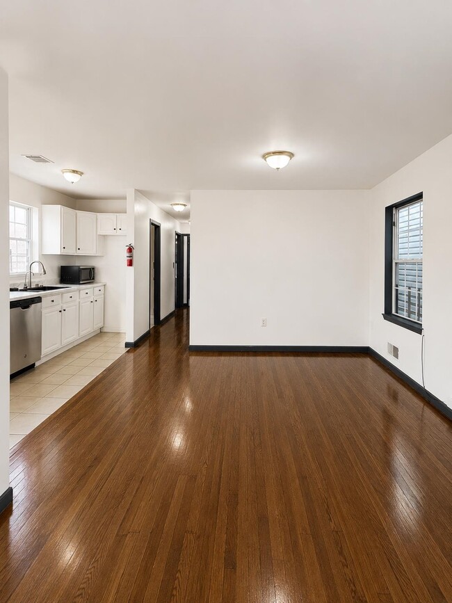 Building Photo - 28 4th St